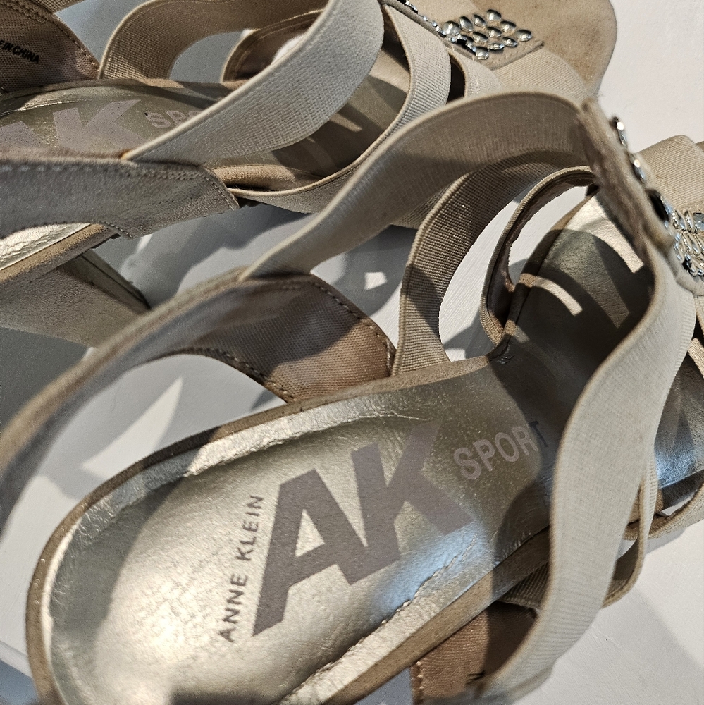 🍾AK Sport Heels sz7M cream - Picture 3 of 11
